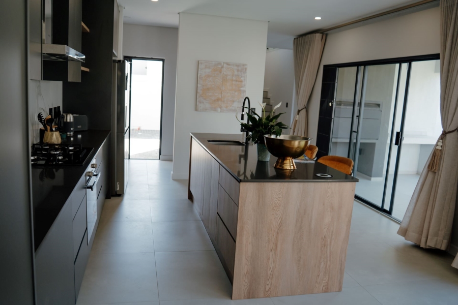 To Let 4 Bedroom Property for Rent in Sandown Western Cape